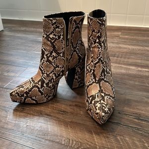 Jeffrey Campbell Dormant booties